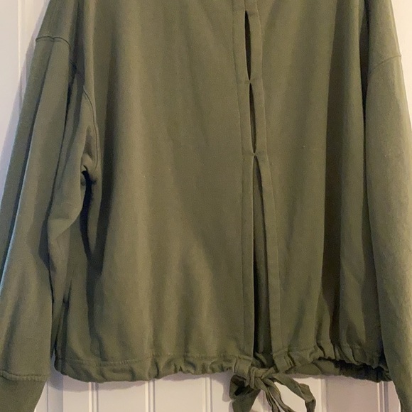 Old Navy Olive open back with tie at hem Top Size XL - Picture 3 of 5